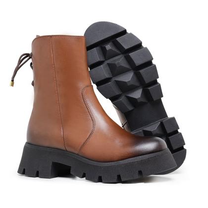 Imagem de Bota Feminina Tratorada Em Couro Marrom Salto Confortável