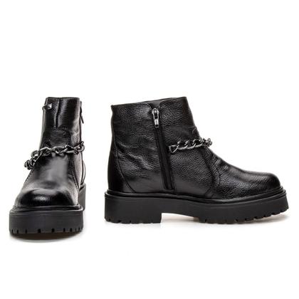 Imagem de Bota Tratorada Feminino Cano Curto Calce Facil Com Corrente e Tachas