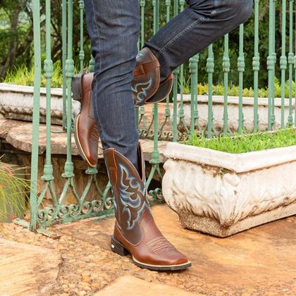 Imagem de Bota Western Masculina Bico Quadrado em Couro Texas Gold Tribal Café