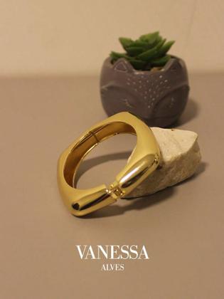 Imagem de Bracelete Designer Quadrado Dourado Pulseira de Aço inoxidável com Fecho de Mola