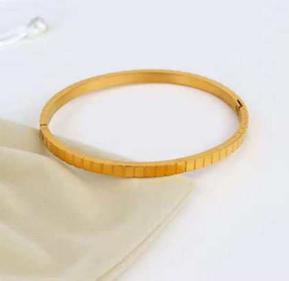 Imagem de Bracelete feminino aço inoxidável banhado ouro a Prova D'agua/Pulseira feminina luxo