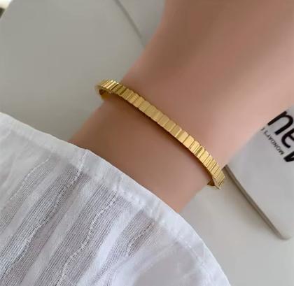 Imagem de Bracelete feminino aço inoxidável banhado ouro a Prova D'agua/Pulseira feminina luxo