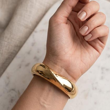 Imagem de Bracelete liso ondulado - Banhado em ouro 18k