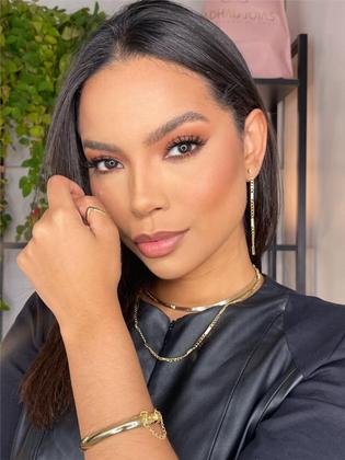 Imagem de Bracelete Oval Liso 8mm Com Pega Ladrão Folheado A Ouro