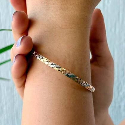 Imagem de Bracelete Redondo Detalhes Diamantado Folheado a Ouro 18k