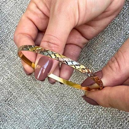 Imagem de Bracelete Redondo Detalhes Diamantado Folheado a Ouro 18k