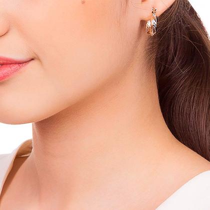 Imagem de BRINCO ARGOLA COM LATERAIS ONDULADASE APLIQUE DE RHODIUM Brinco feminino folheado a ouro 18k joia antialérgica presente feminino para melher
