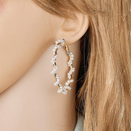 Imagem de Brinco Argola Dourada Feminino Pérolas Minimalista Delicado