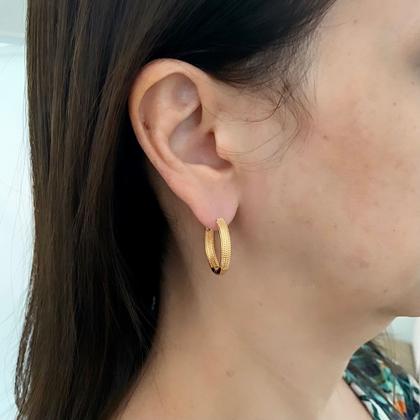 Imagem de Brinco Argola Entalhado Gold