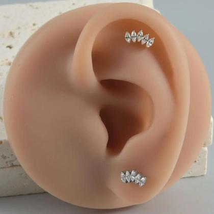 Imagem de Brinco de Cartilagem com Flor de Olho de Cavalo CZ - Titânio 16g com Rosca Interna