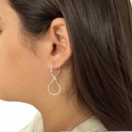 Imagem de Brinco Infinito argola Média Prata 925 4cm oito inteira moda