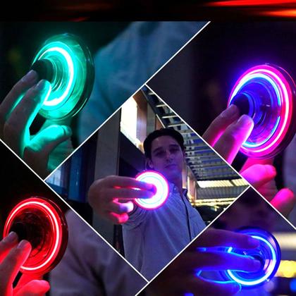 Imagem de Brinquedo 2 em 1 Spinner Mini Disco Voador que Vira Pião eletrônico Led Recarregável