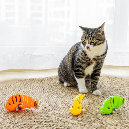 Imagem de Brinquedo de plástico Wind Up Wiggle Fish para cães e gatos (3 unidades)