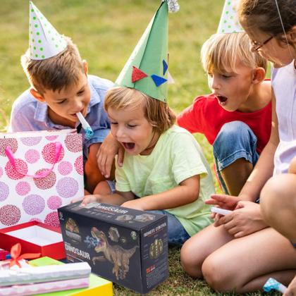 Imagem de Brinquedo Dinossauro T-Rex com Controle Remoto iQkidz - Para Meninos de 3 a 12 Anos