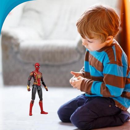 Imagem de Brinquedo Homem Aranha Traje Dourado Super Herói Para Criançada Médio Pequeno Ideal Para Seu Filho