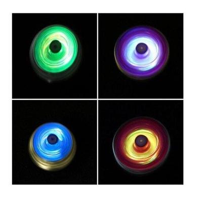 Imagem de Brinquedo Infantil Divertido Kit 4 Bayblade Metal Com Luz Led + Lançadores + Arena
