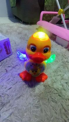 Imagem de Brinquedo Infantil Pato Dançante Mexe Anda Com Música e Luz Colorida