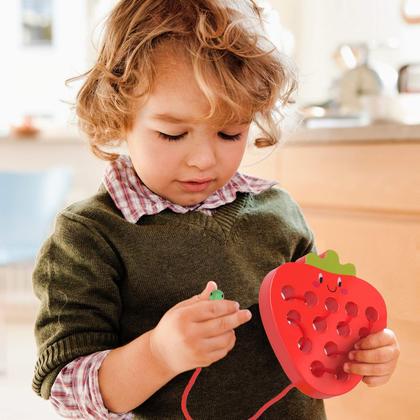 Imagem de Brinquedo Lacing Threading GEMEM Wooden para crianças de 3 anos com 1 morango e 1 cachorro