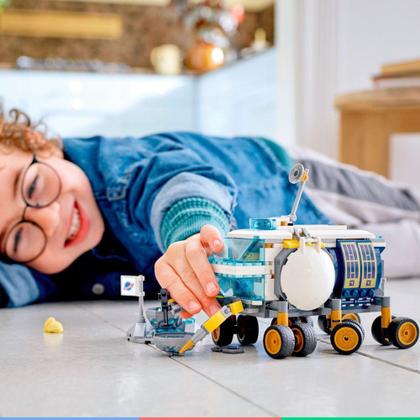 Imagem de Brinquedo Lego City Blocos de Montar Veículo de Exploração Lunar 275 Peças 3 Bonequinhos 6+ anos