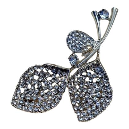Imagem de Broche de Folhas Prateado com Strass  Fecho de Alfinete