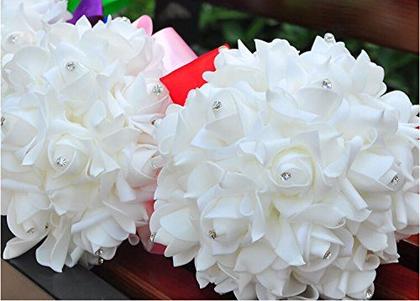 Imagem de Buquê de flores artificiais Eldwviz, espuma colorida, rosas brancas
