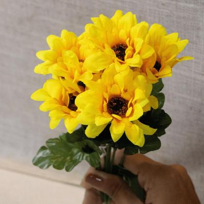 Imagem de Buquê De Girassol Com 7 Flores Em Cetim