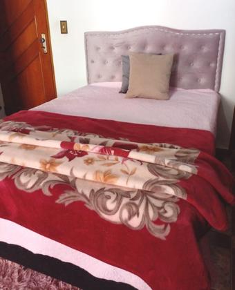 Imagem de Cabeceira Casal Butonê Em Veludo Rosê Com Tachas Prata