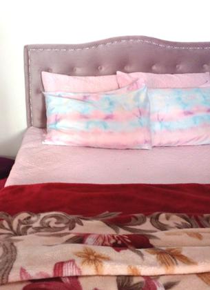 Imagem de Cabeceira Casal Butonê Em Veludo Rosê Com Tachas Prata