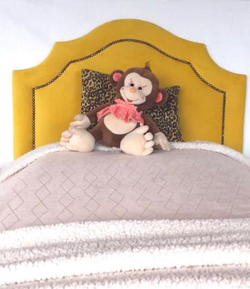 Imagem de Cabeceira Provençal Veludo Amarelo Com Tachas Fumê