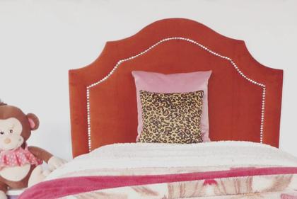 Imagem de Cabeceira Provençal Veludo Terracota Com Tachas Prata