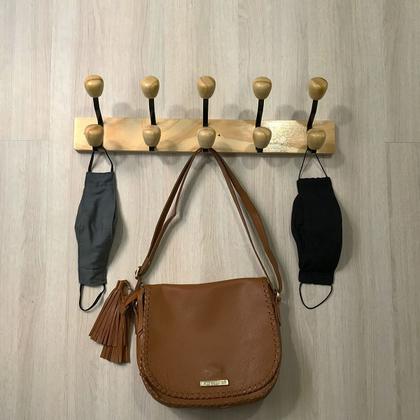 Imagem de Cabide 5 ganchos reto com ganchos duplos para parede ou porta.