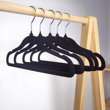 Imagem de Cabide de Veludo Preto Slim Cava Lingerie Roupa Pequena 5un