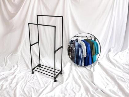 Imagem de Cabideiro Arara dupla para Roupas com prateleira 1,30x65 cm base com rodinhas de piso da marca Moment Clink