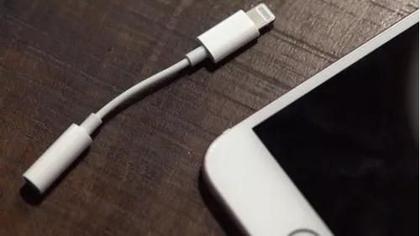 Imagem de Cabo Adaptador Duplo Fone Carregador P2 Lightning