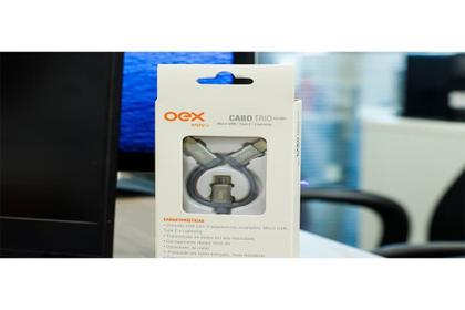 Imagem de Cabo Trio OEX CE301, USB Com Conectores Micro USB, Type-C E Lightning em Nylon Trançado, 1 Metro, Cinza - 487379
