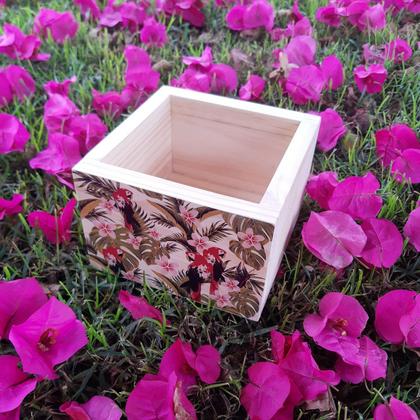 Imagem de Cachepô Decorativo de Pinus com Estampa - Araras e Flores 15x15x10