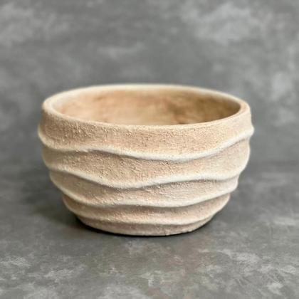 Imagem de Cachepot em Cimento Bege Waves 18x10cm