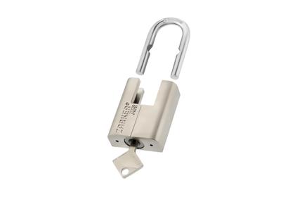 Imagem de Cadeado com chave Zarker J45S Heavy Duty em aço inoxidável, pacote com 1