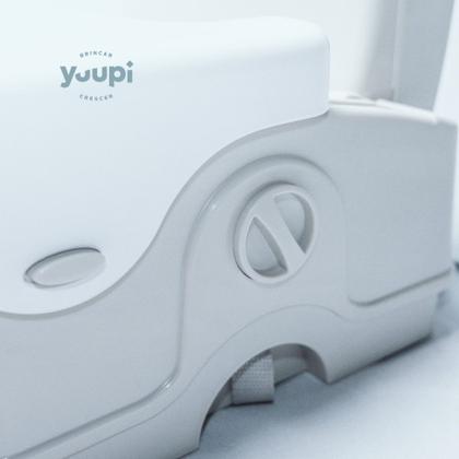 Imagem de Cadeira De Alimentação Portátil Cinza e Branca Yuupi