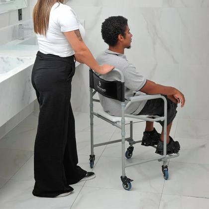 Imagem de Cadeira de Banho Higiênica Dobrável D30 Dellamed 2 Em 1 Banho e Sobre Vaso, Até 100kg Com Estrutura Reforçada e Rodízios Com Trava