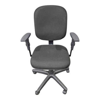 Imagem de Cadeira de Escritório Diretor, Base Giratória com Relax e Braços Reguláveis, Tecido Jserrano cor Preto