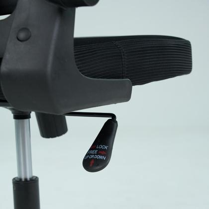 Imagem de Cadeira De Escritório Ergonômica Preta Com Suporte De Lombar