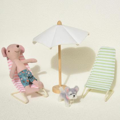 Imagem de Cadeira De Praia Miniatura 1:12 Em Ferro Forjado Com Guarda-Sol De Madeira Para Decorações De Festa