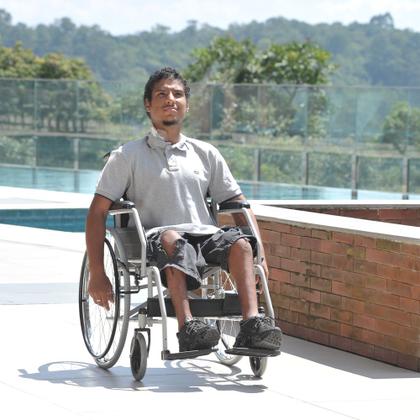 Imagem de Cadeira De Rodas Dobrável Resistente Até 100kg D100 Dellamed Cor Preta