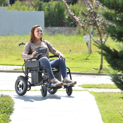 Imagem de Cadeira de Rodas Motorizada Dobrável até 120 kg Assento de 48 cm D800 Dellamed