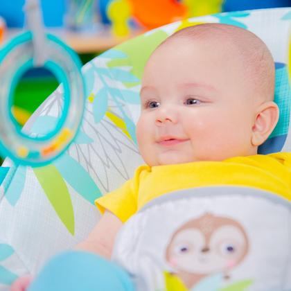 Imagem de Cadeira descanso bebê vibratória rain forest floresta animais bright starts até 9kg menino menina