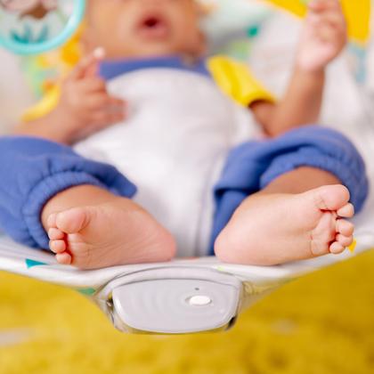 Imagem de Cadeira descanso bebê vibratória safari bright starts até 9kg menino menina