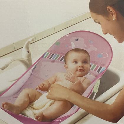 Imagem de Cadeirinha de Banho Para Bebê Retrátil Rosa + Kit Manicure