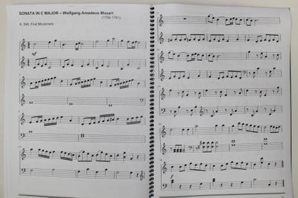 Imagem de Caderno Partituras Teclado e Piano Clássico  52 Músicas 100 pg