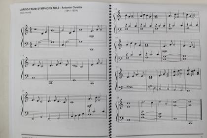 Imagem de Caderno Partituras Teclado e Piano Clássico  52 Músicas 100 pg